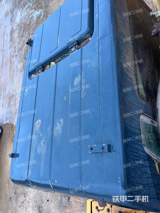 駕駛室頂部（整機外觀）