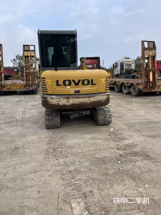 駕駛室頂部（整機外觀）