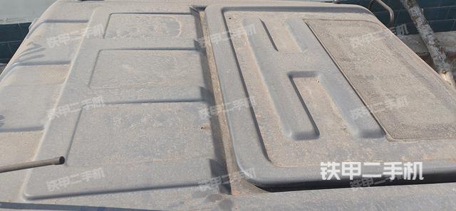 駕駛室頂部（整機外觀）