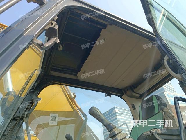 駕駛室頂部(整機(jī)外觀) 駕駛室頂部(整機(jī)外觀)