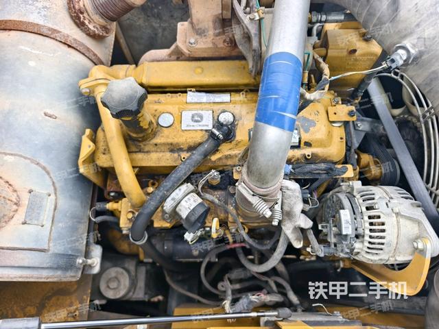 氣門(mén)室蓋螺絲特寫(xiě)（上車(chē)部件）