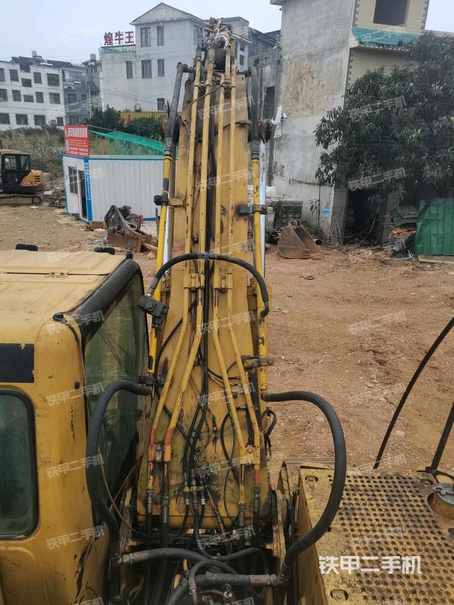 轉(zhuǎn)盤和下車架正前（工作和回轉(zhuǎn)裝置）