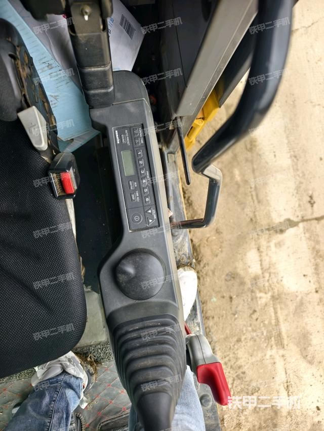 座椅左側(cè)控制臺(tái)/音響/含左手柄（駕駛室部分）