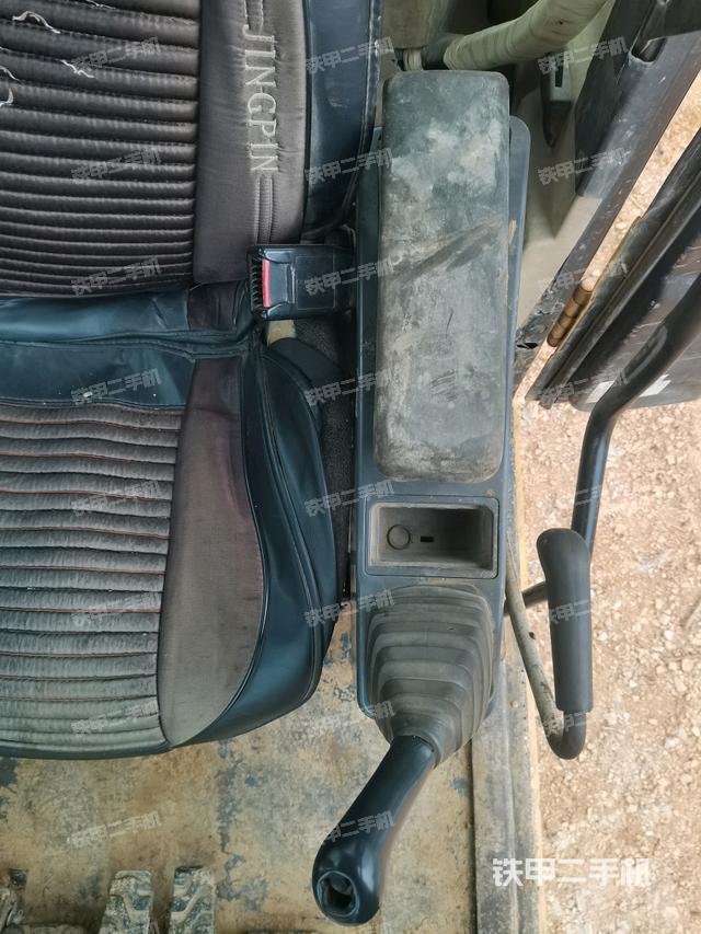 座椅左側(cè)控制臺/音響/含左手柄（駕駛室部分）