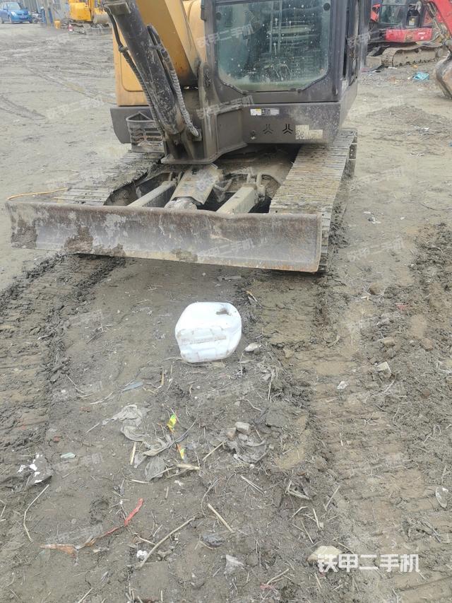 轉(zhuǎn)盤和下車架正前（工作和回轉(zhuǎn)裝置）