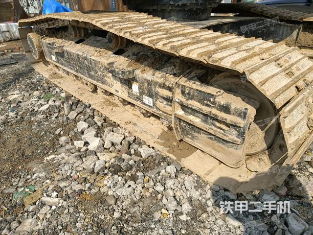 單側(cè)履帶整體(整機(jī)外觀) 單側(cè)履帶整體(整機(jī)外觀)