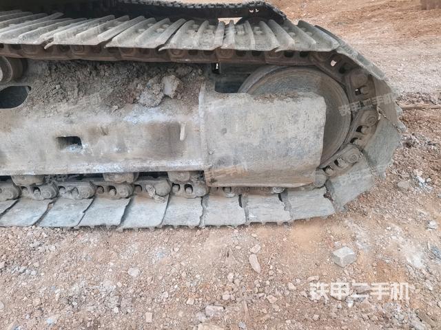 左驅(qū)動輪（行走機構(gòu)）