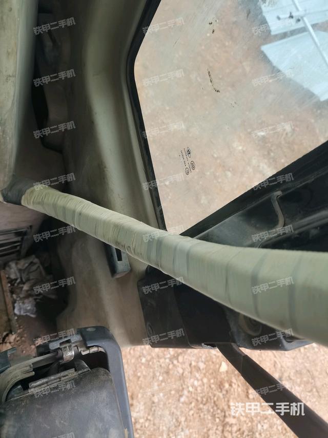 左后方玻璃角標（駕駛室部分）