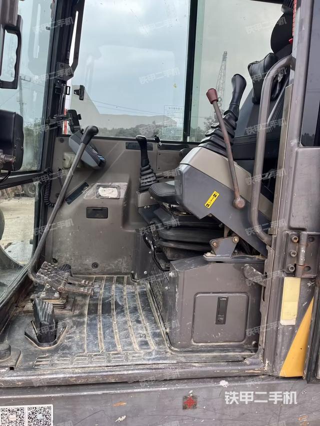 駕駛室整體（整機外觀）