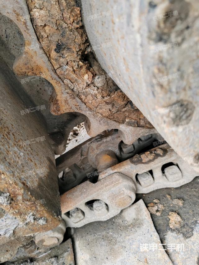 左驅(qū)動輪（行走機構(gòu)）