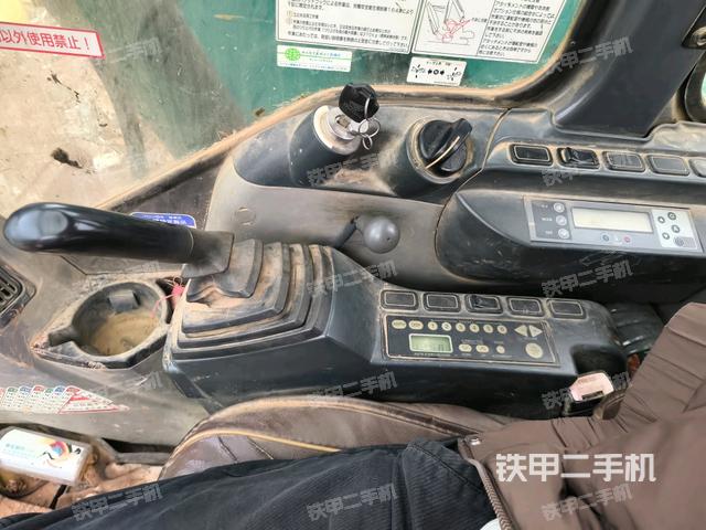 座椅右側(cè)控制臺/鑰匙門/油門/含右手柄(駕駛室部分) 座椅右側(cè)控制臺/鑰匙門/油門/含右手柄(駕駛室部分)