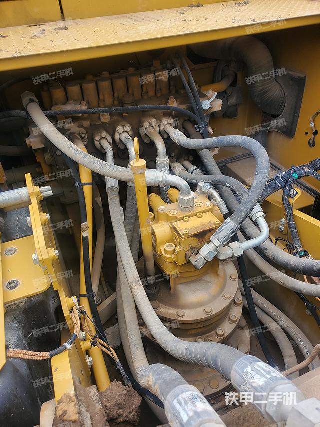 回转马达和主控阀（整机外观）