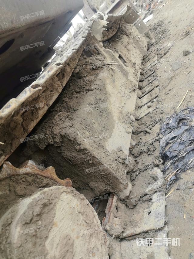 右側(cè)履帶整體?（行走機(jī)構(gòu)）