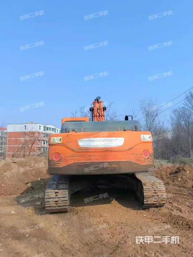 驾驶室顶部（整机外观）