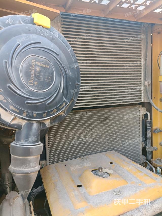 散熱器正面(大件艙室) 散熱器正面(大件艙室)