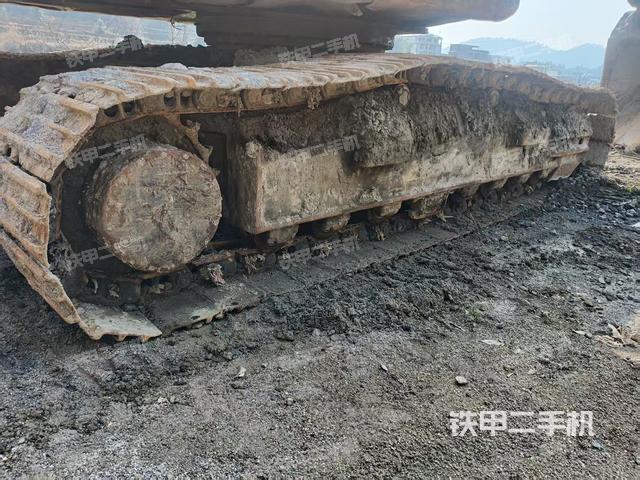 單側(cè)履帶整體(整機外觀) 單側(cè)履帶整體(整機外觀)