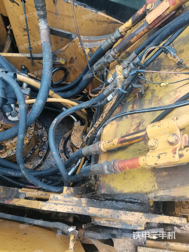 鏟斗右后整體（工作和回轉(zhuǎn)裝置）