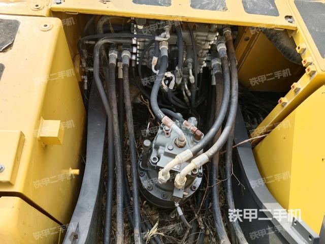 回轉(zhuǎn)馬達(dá)和主控閥（整機(jī)外觀）