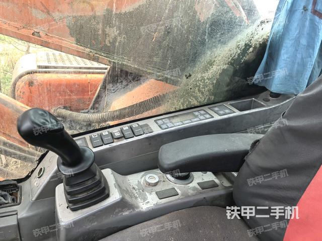座椅右側(cè)控制臺(tái)/鑰匙門/油門/含右手柄(駕駛室部分) 座椅右側(cè)控制臺(tái)/鑰匙門/油門/含右手柄(駕駛室部分)