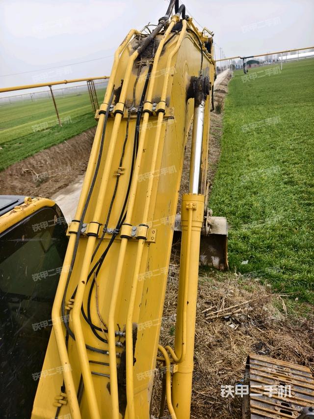 大臂背部俯視（工作和回轉(zhuǎn)裝置）