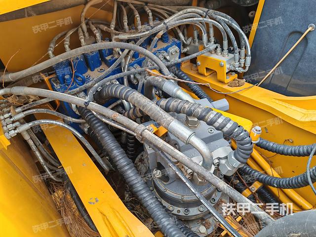 回轉馬達和主控閥（整機外觀）