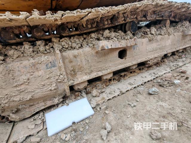 液壓泵艙室正面整體（整機外觀）