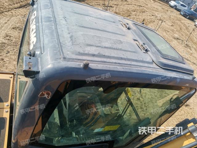 駕駛室頂部(整機外觀) 駕駛室頂部(整機外觀)