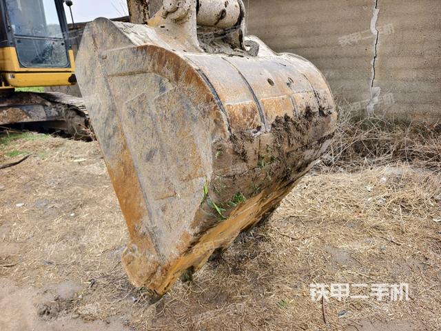 鏟斗右后整體（工作和回轉(zhuǎn)裝置）