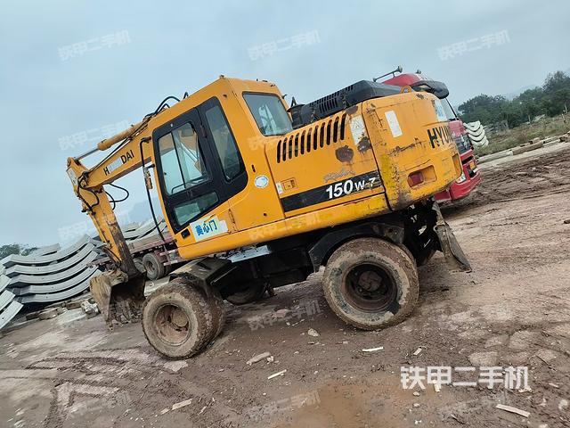 駕駛室整體(整機(jī)外觀) 駕駛室整體(整機(jī)外觀)
