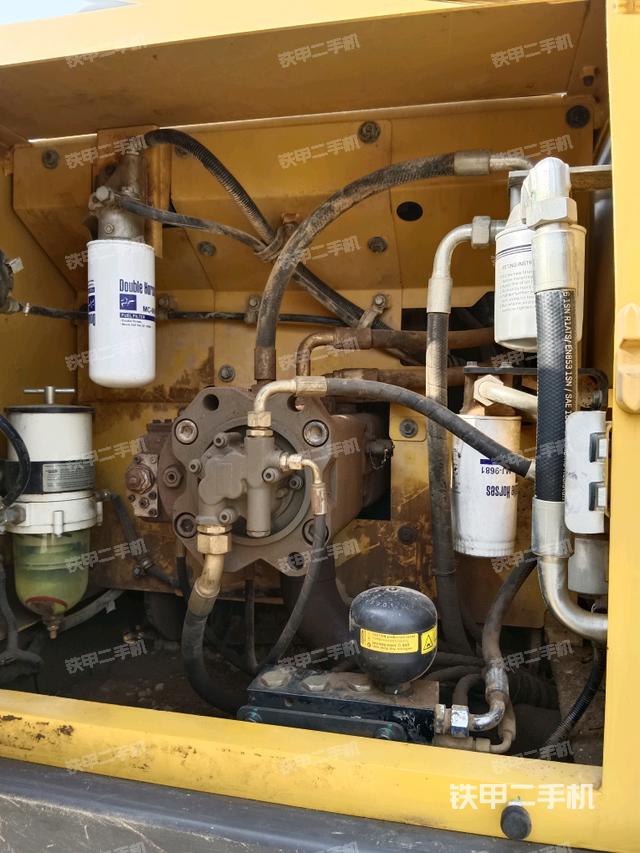 液壓泵艙室正面整體（整機(jī)外觀）