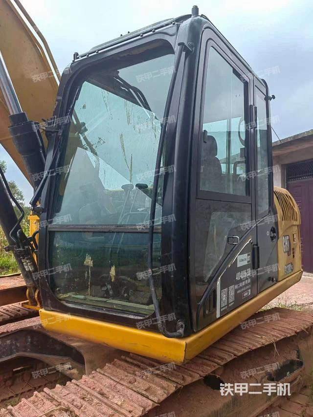 駕駛室頂部（整機外觀）