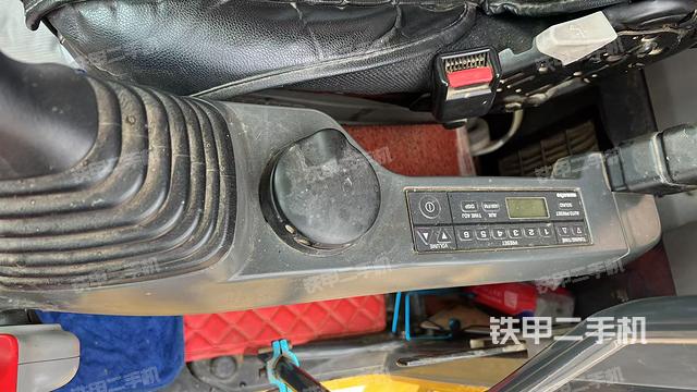 座椅左側(cè)控制臺(tái)/音響/含左手柄（駕駛室部分）