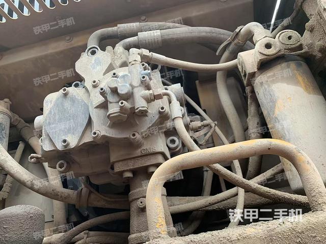 液壓泵艙室正面整體（整機(jī)外觀）