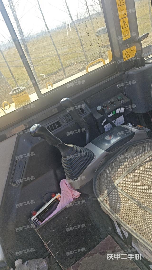 驾驶室整体（整机外观）