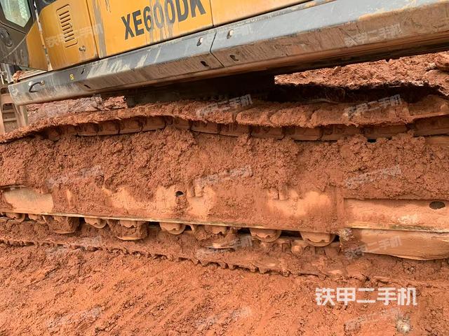 單側(cè)履帶整體（整機(jī)外觀）