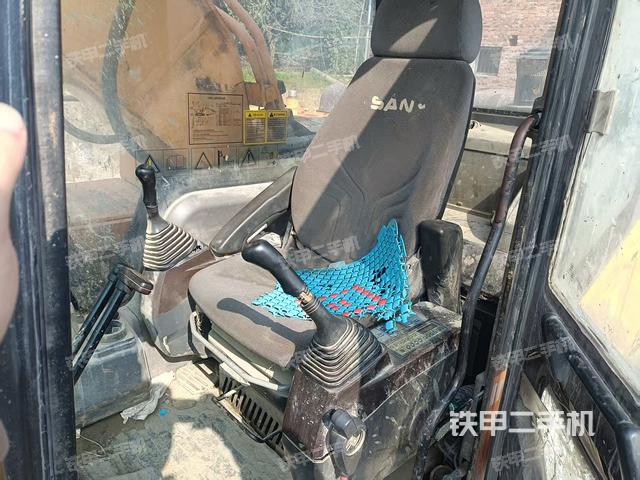 駕駛室整體(整機外觀) 駕駛室整體(整機外觀)