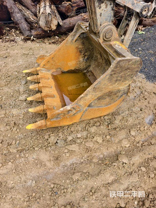 鏟斗右后整體（工作和回轉(zhuǎn)裝置）