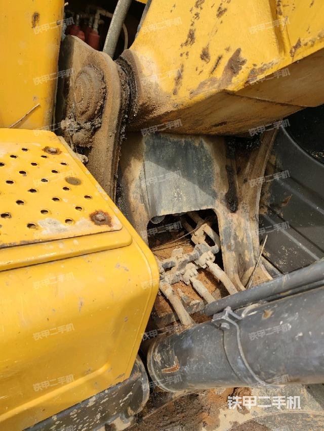 大臂根部 斜视(工作和回转装置) 大臂根部 斜视(工作和回转装置)