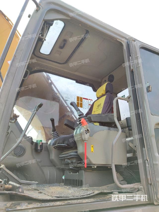 顶棚整体(驾驶室部分) 顶棚整体(驾驶室部分)