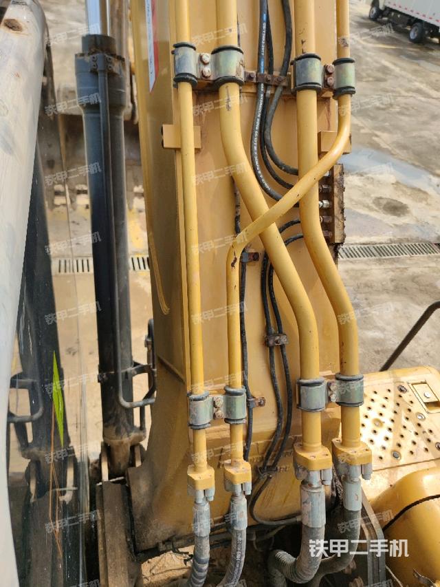 大臂背部俯视(工作和回转装置) 大臂背部俯视(工作和回转装置)