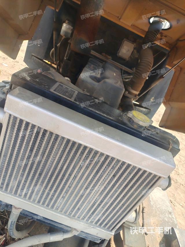 發(fā)動(dòng)機(jī)艙全景(壓路機(jī)發(fā)動(dòng)機(jī)艙) 發(fā)動(dòng)機(jī)艙全景(壓路機(jī)發(fā)動(dòng)機(jī)艙)