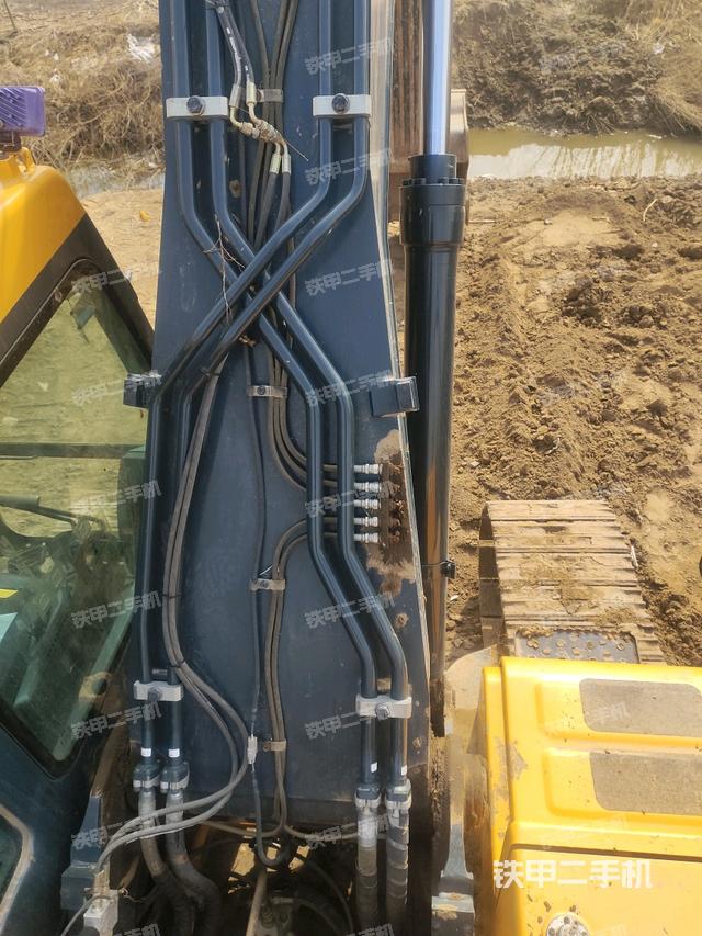 大臂背部俯視（工作和回轉(zhuǎn)裝置）