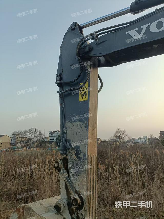 小臂整體左后(工作和回轉(zhuǎn)裝置) 小臂整體左后(工作和回轉(zhuǎn)裝置)