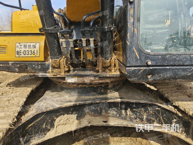 轉(zhuǎn)盤和下車架正前（工作和回轉(zhuǎn)裝置）