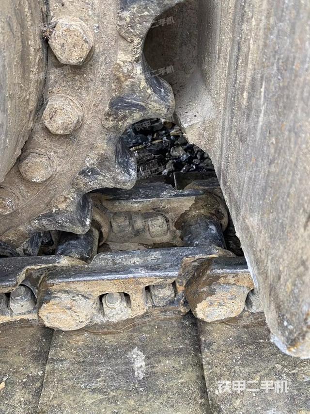 右驅(qū)動輪（行走機構(gòu)）