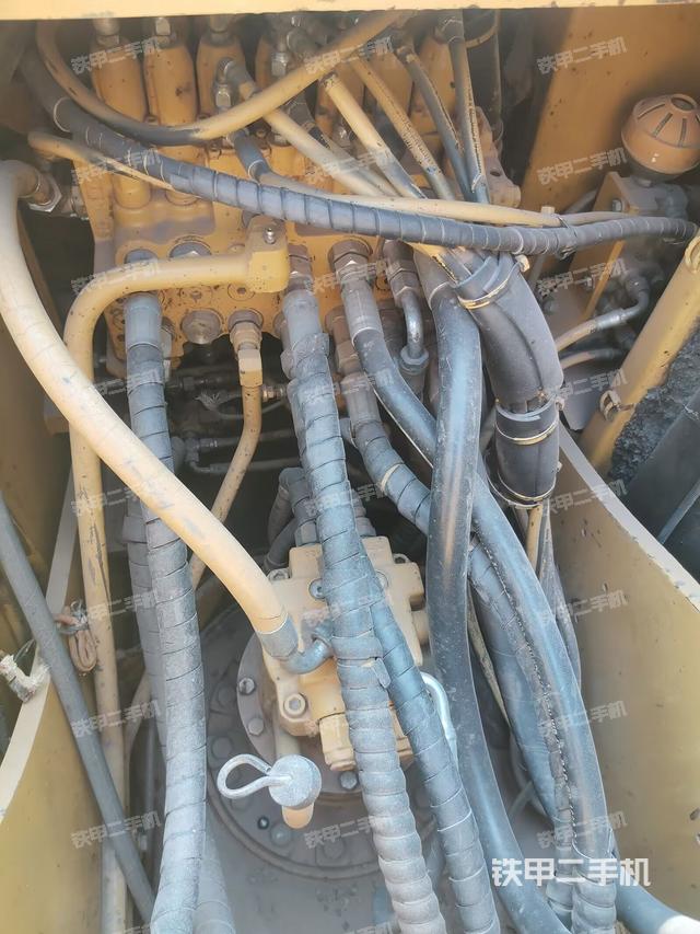 回轉(zhuǎn)馬達和主控閥（整機外觀）