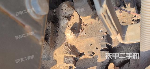 液压泵舱室正面整体（整机外观）