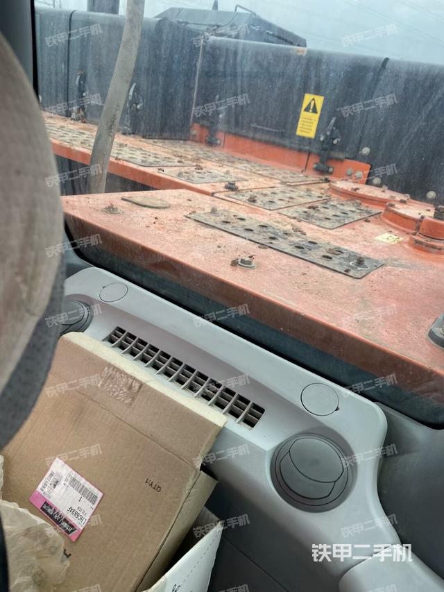 后窗玻璃角標（駕駛室部分）