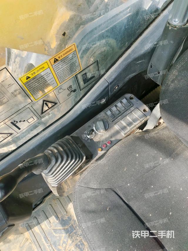 座椅右側(cè)控制臺/鑰匙門/油門/含右手柄（駕駛室部分）