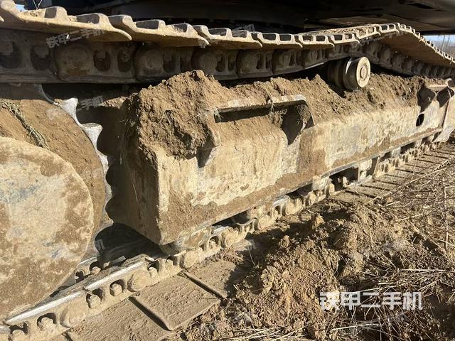 單側(cè)履帶整體(整機外觀) 單側(cè)履帶整體(整機外觀)